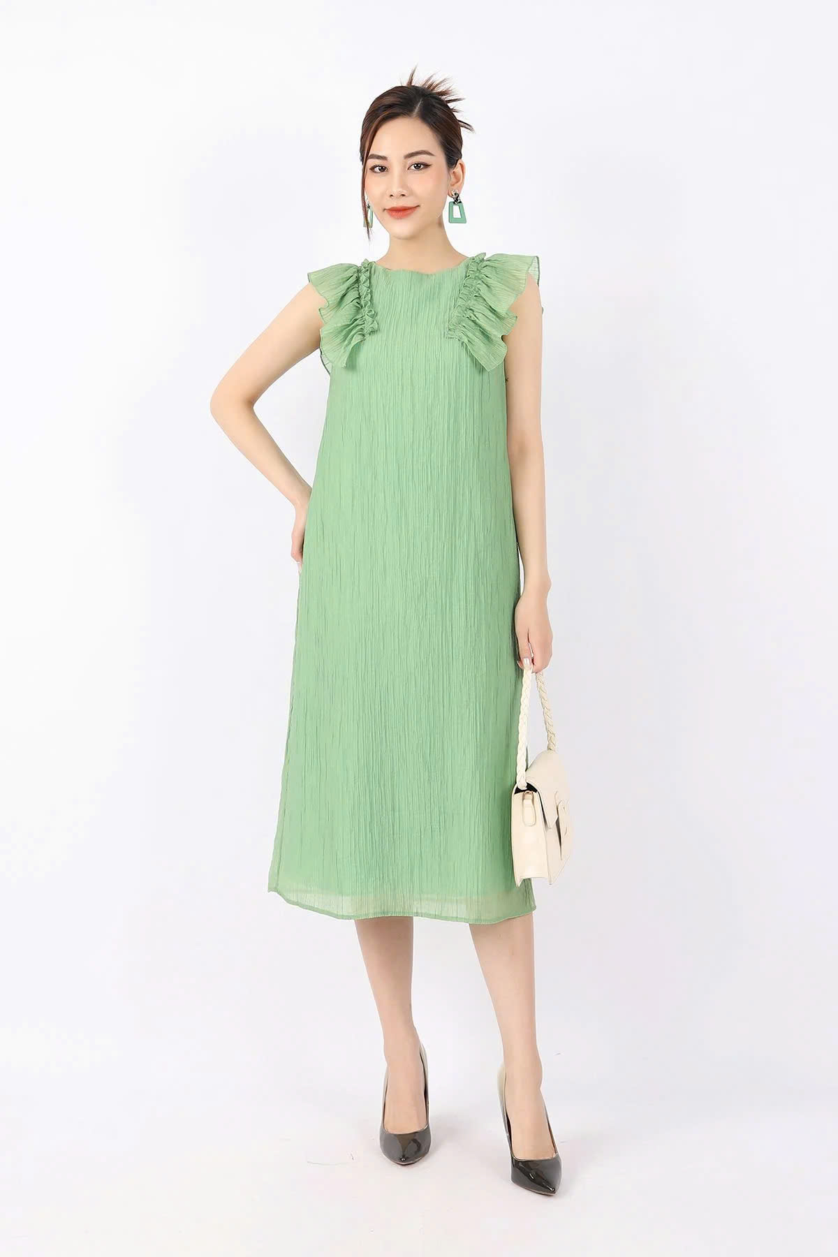 FDP33089 - Đầm dạo phố vải voan nhăn dáng suông cổ tròn vai phối bèo tạo kiểu - PANTIO