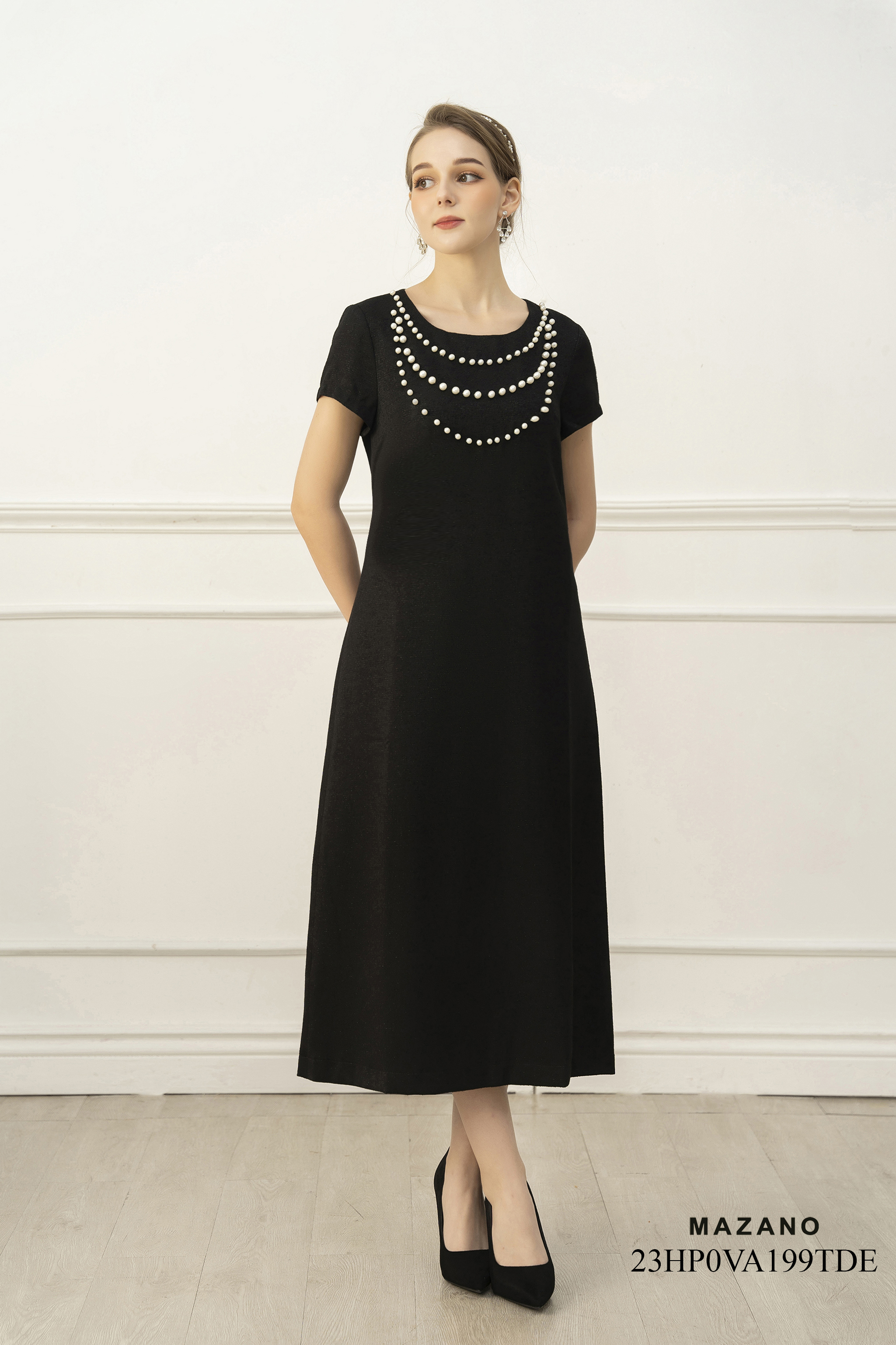 Đầm suông A dài đính ngọc trai cổ