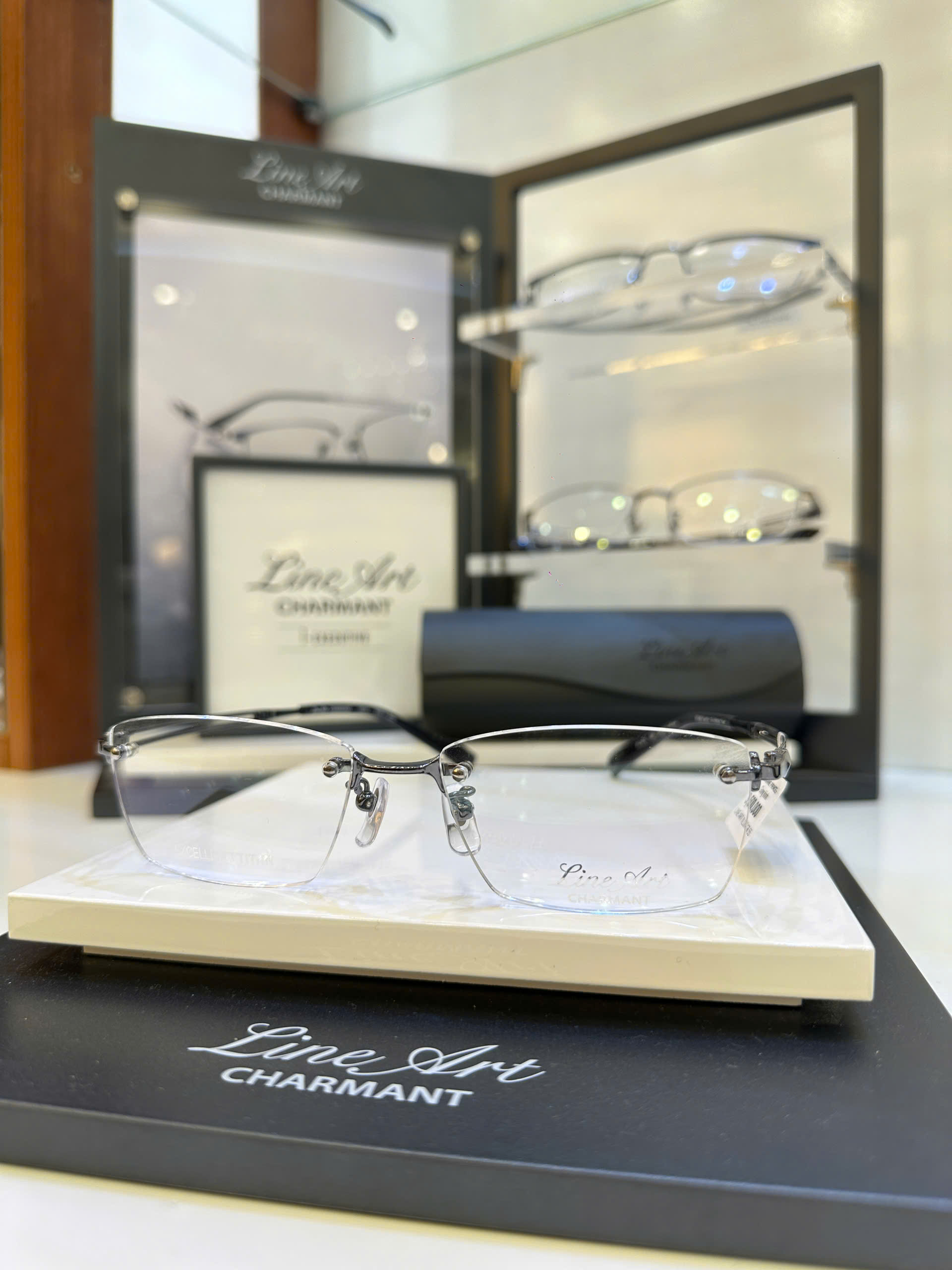 Gọng kính Line Art