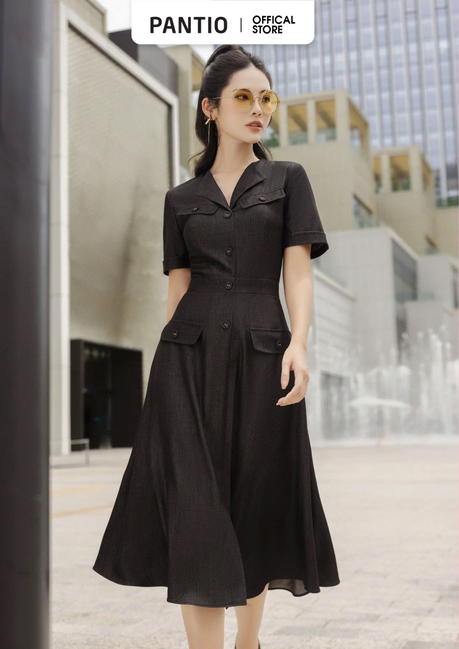 FDC34040 - Đầm công sở vải denim dáng xoè cổ bẻ thân đính khuy bọc trang trí kèm nắp túi tạo kiểu khoá thân sau - PANTIO