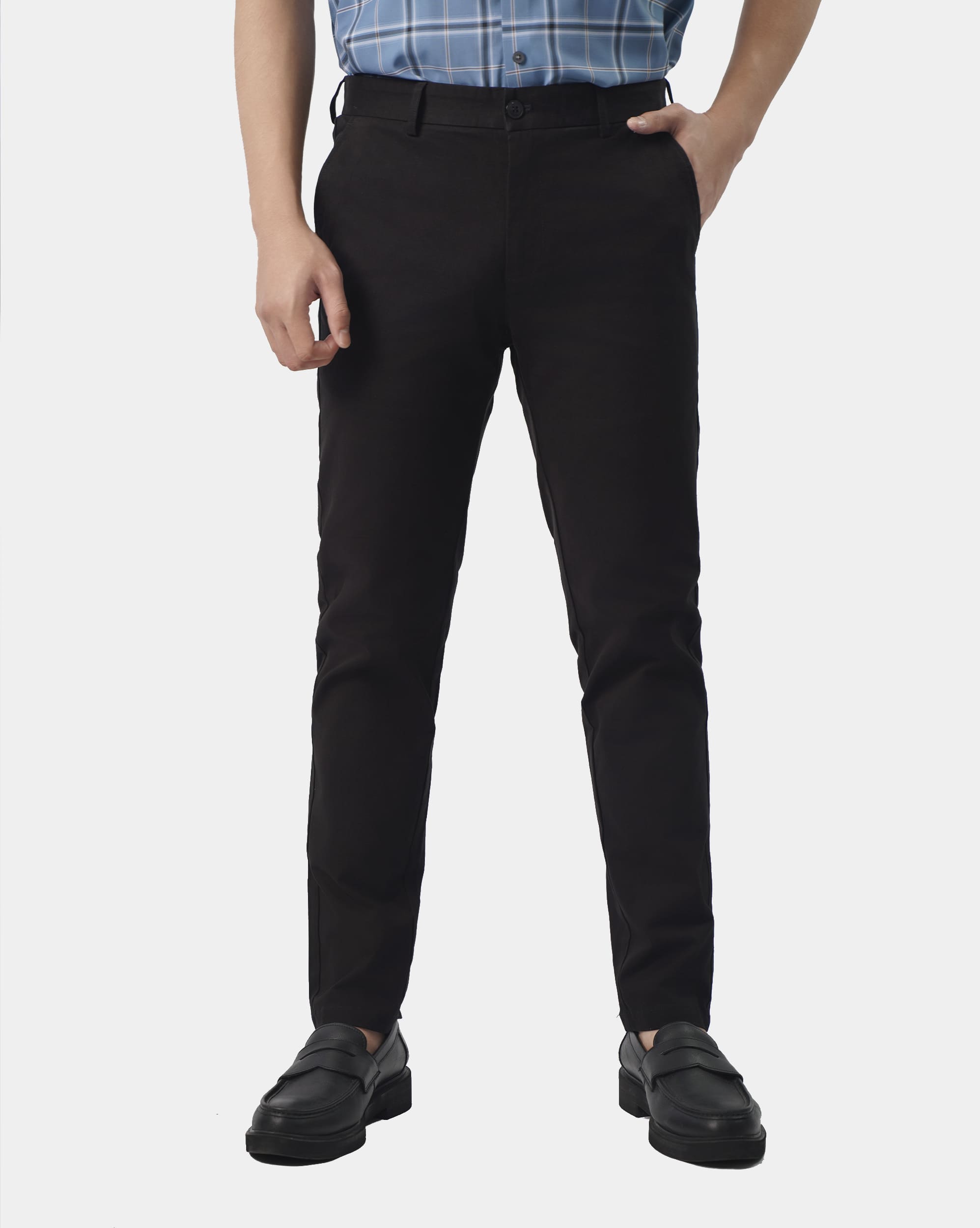 Quần kaki nam dáng carrot fit trơn màu đen 4002B