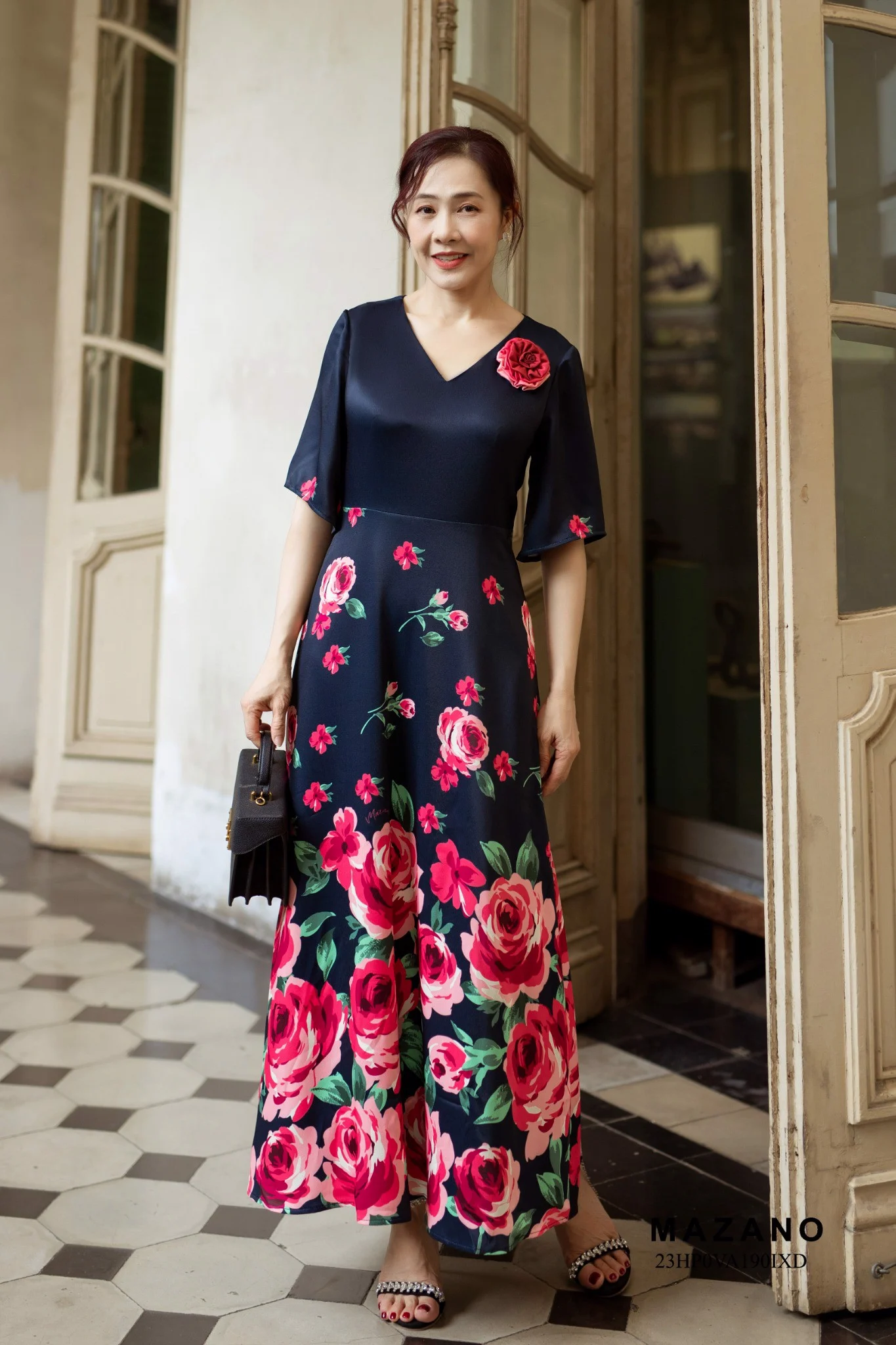 Đầm ôm chân rủ tiệc họa tiết hoa