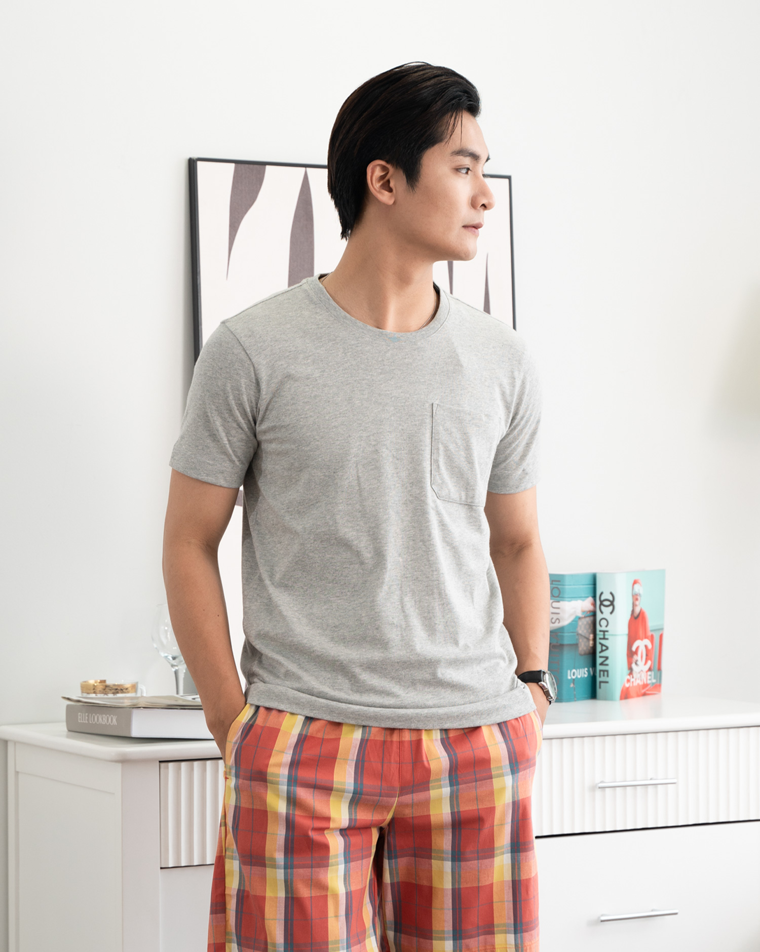 Áo thun nam trơn có túi ngực màu xanh lá đậm 4001D