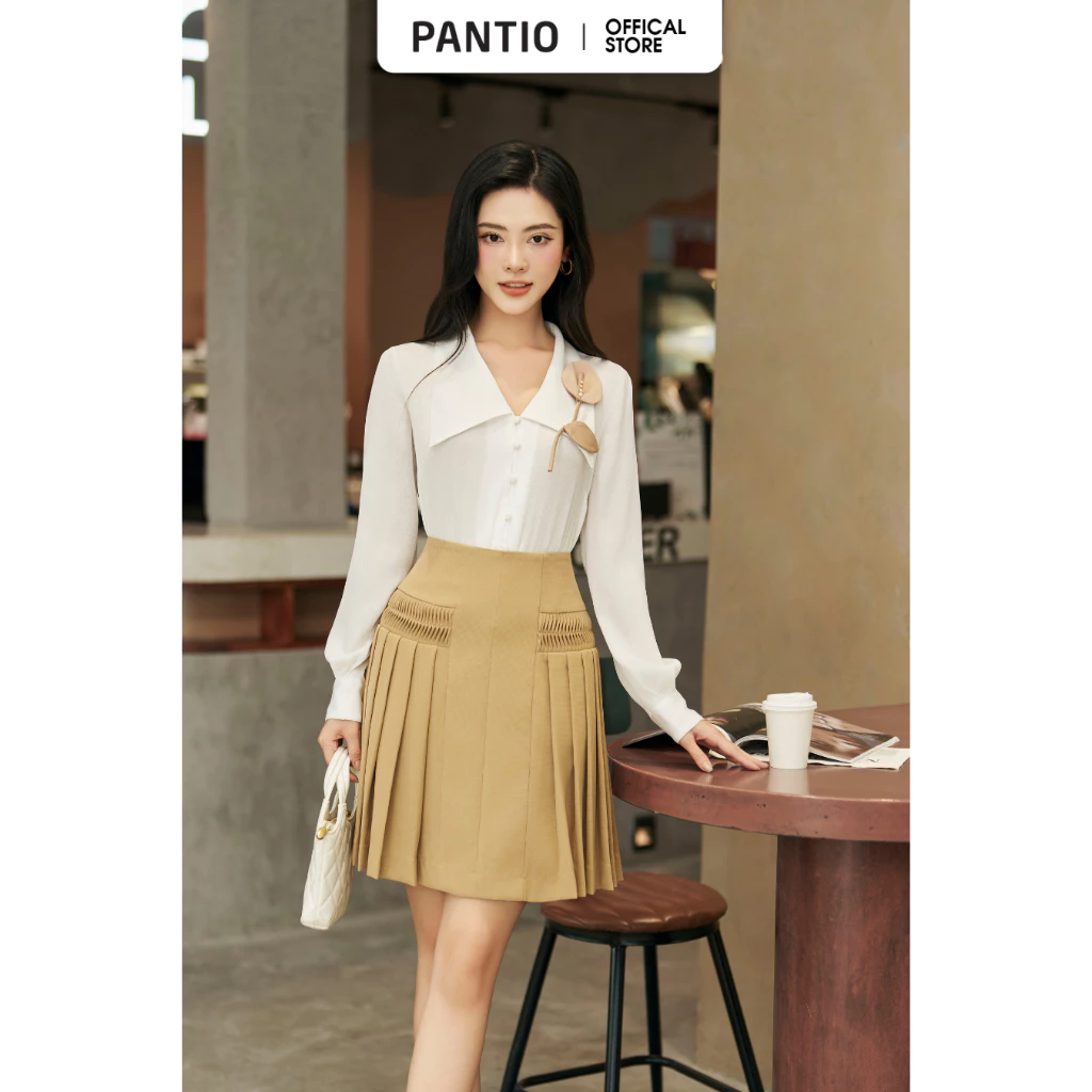 FAS33669 - Áo kiểu công sở vải lụa dáng suông cổ bẻ bản to phối hoa 3D cài trang trí - PANTIO