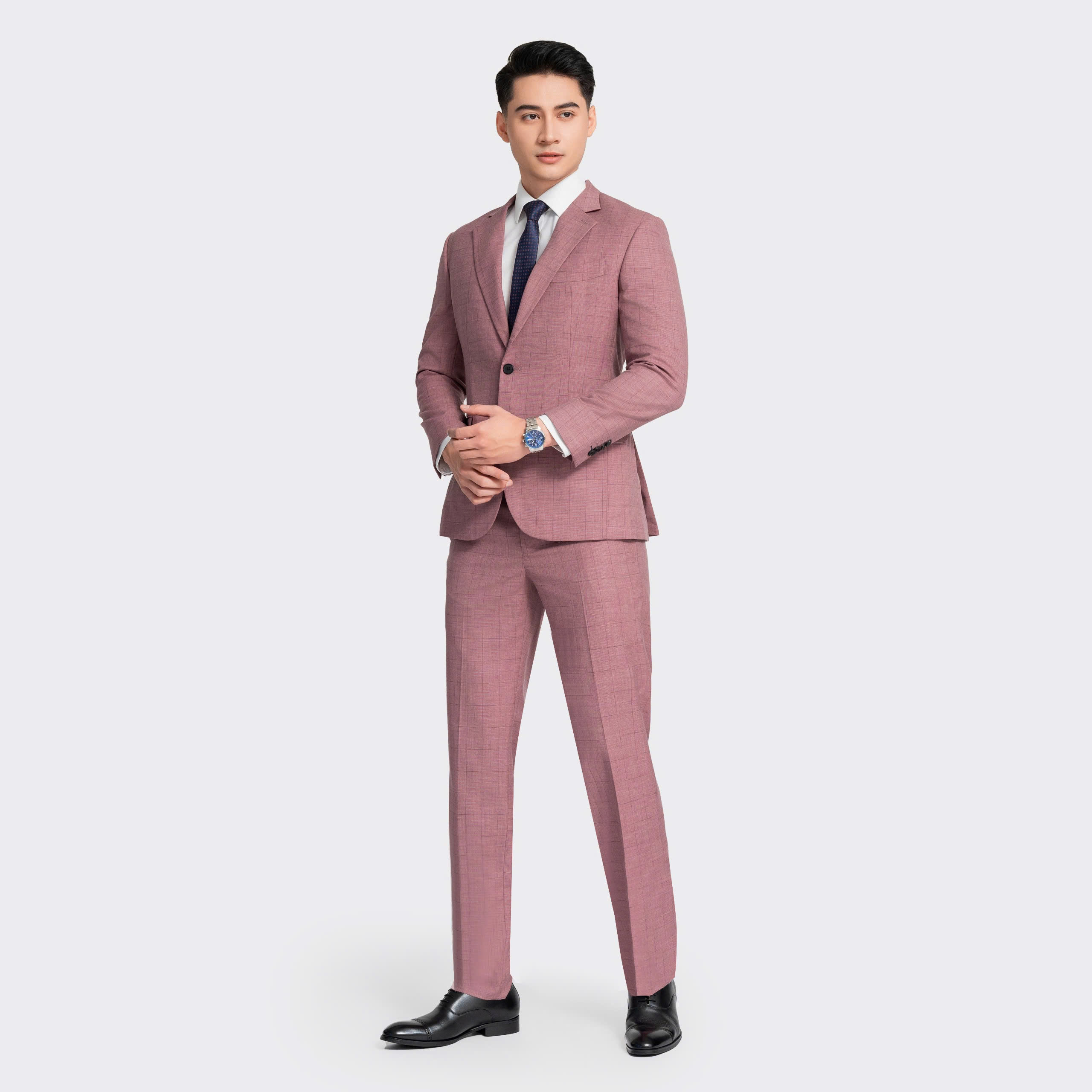 Aristino - Bộ vest ASUM010Z-BST Hoa Biển màu Hồng 2 kẻ Jacquard