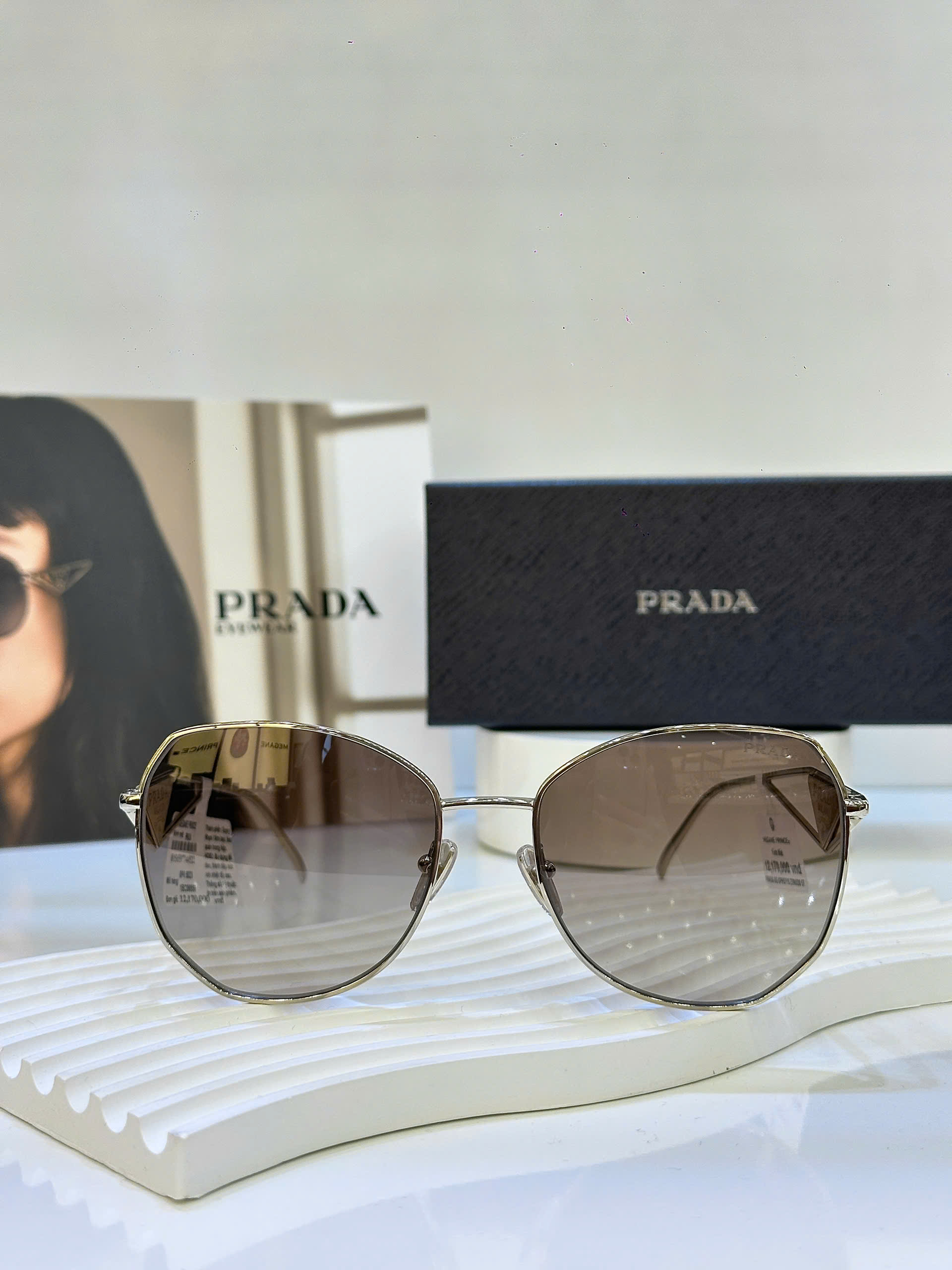 KÍNH MÁT PRADA