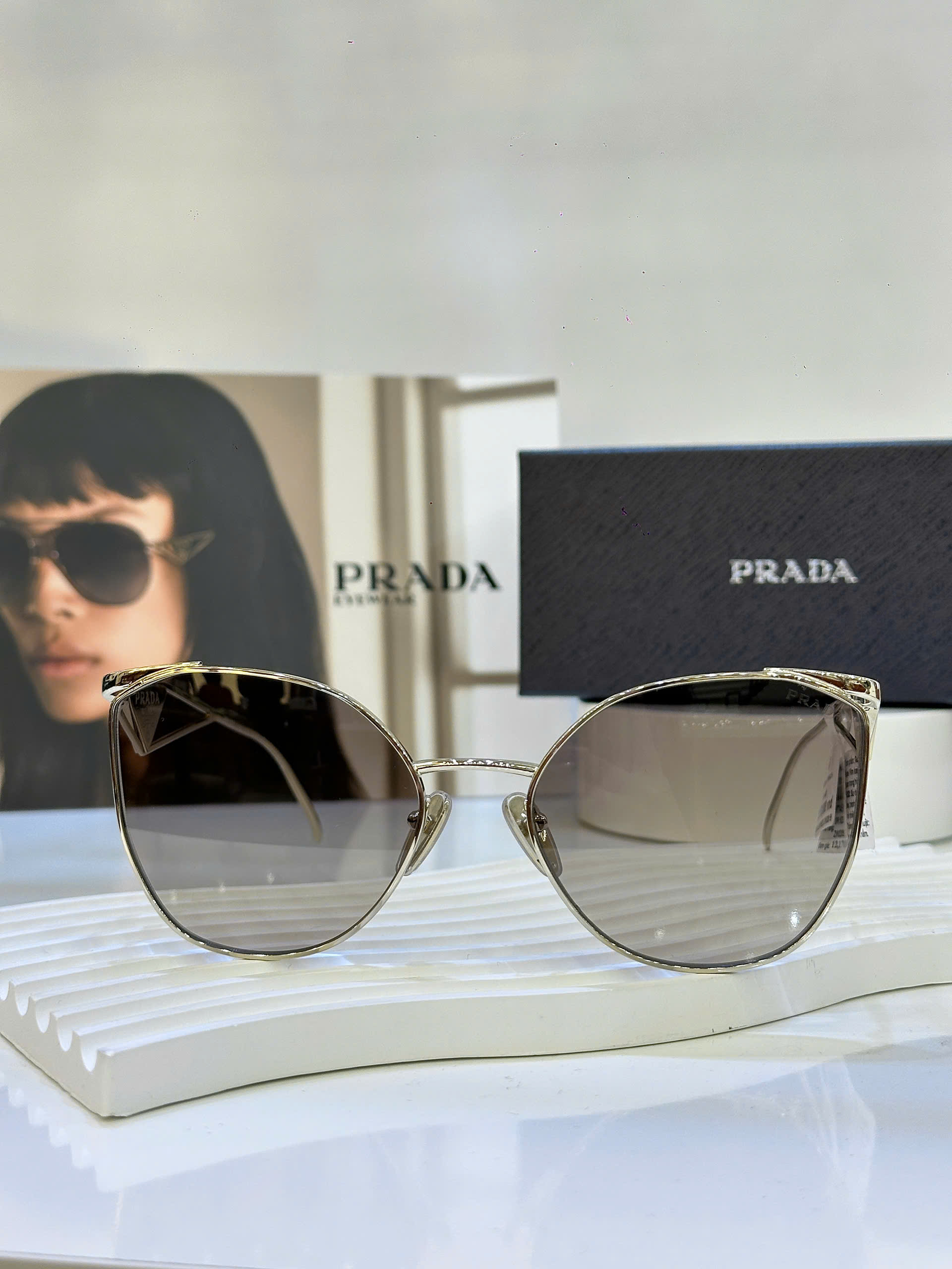 KÍNH MÁT PRADA