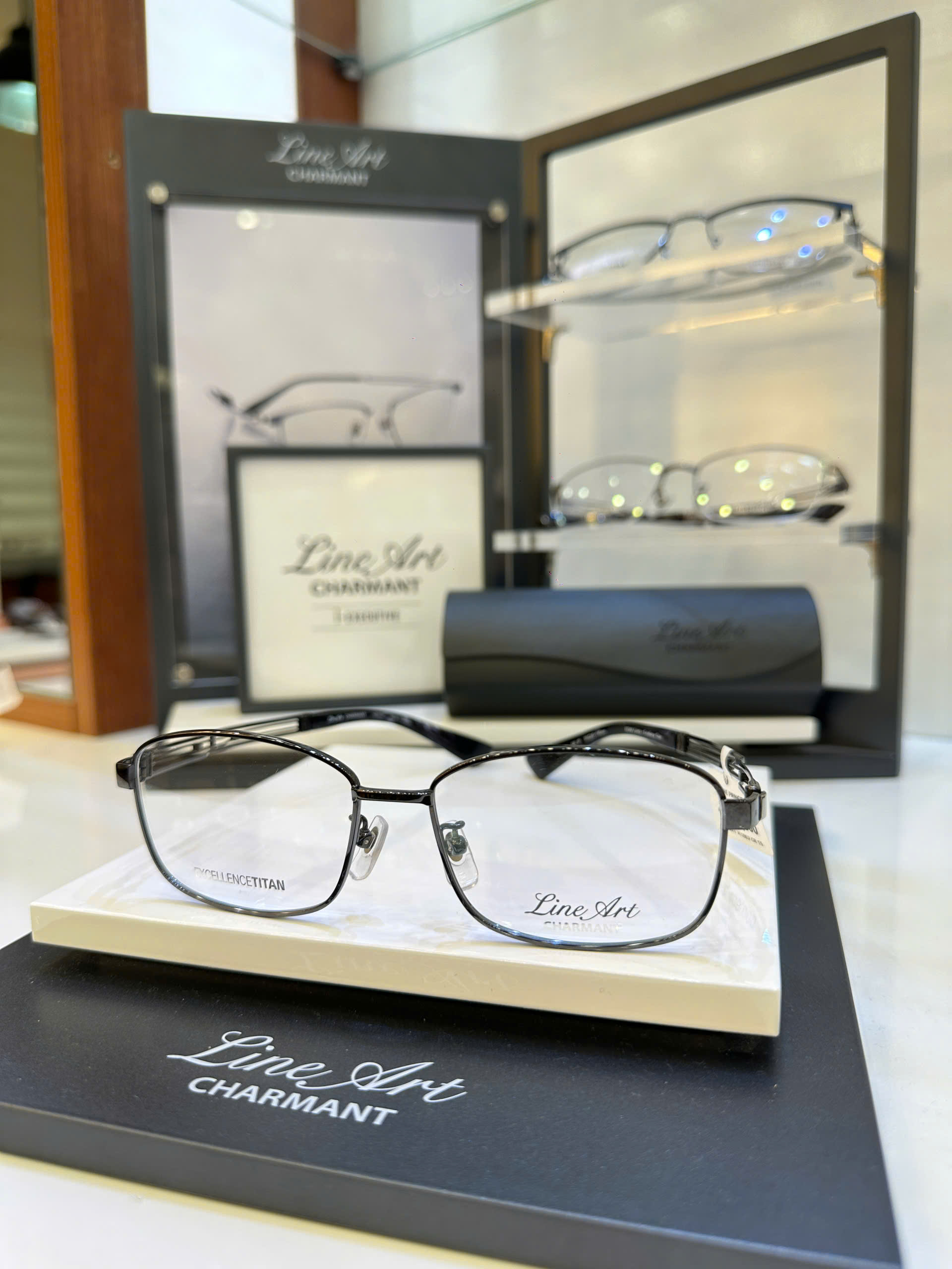 Gọng kính Line Art