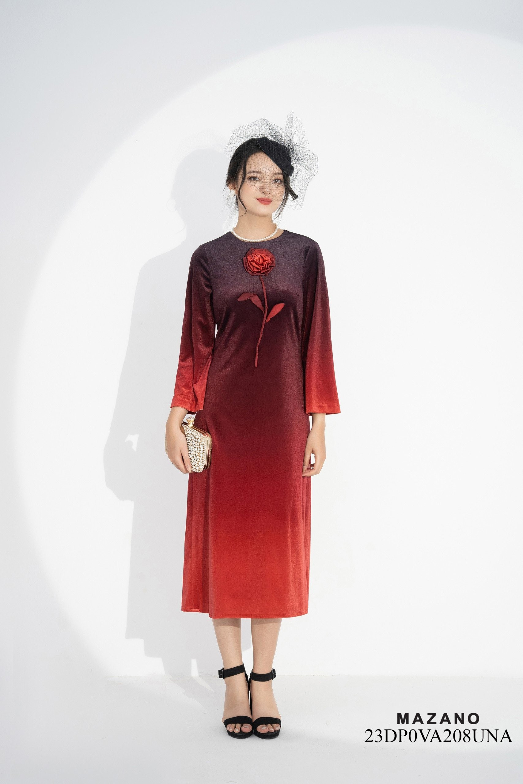 Đầm nhung omber đỏ cam hoạ tiết hoa đính cách điệu