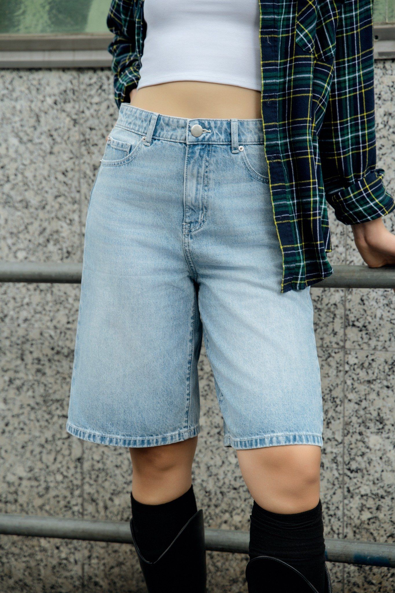 V-SIXTYFOUR-Quần Short Lửng Ống Rộng Màu Xanh Nhạt - Light Blue Women's Wide-Tube Shorts