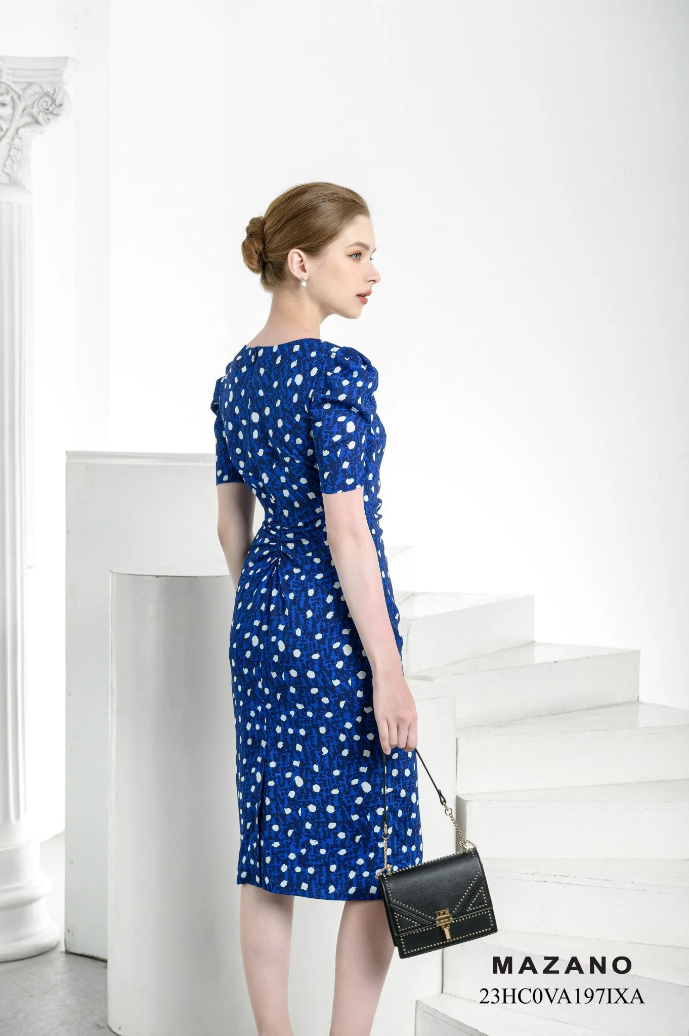 Đầm ôm cổ vuông xanh chấm bi vai bồng