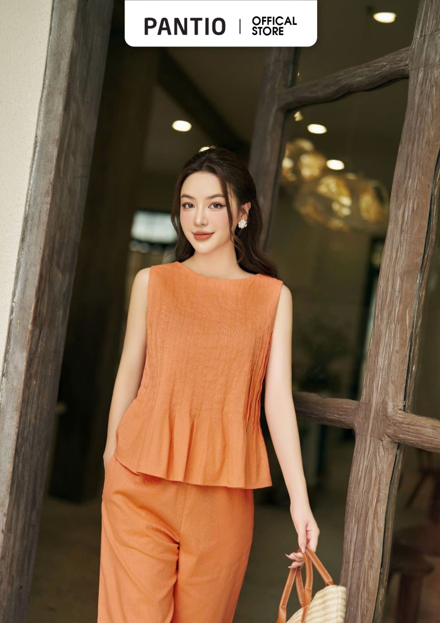 BAK33018 - Áo kiểu dạo phố vải linen dáng suông cổ tròn thân máy mí trang trí khoá thân sau - PANTIO