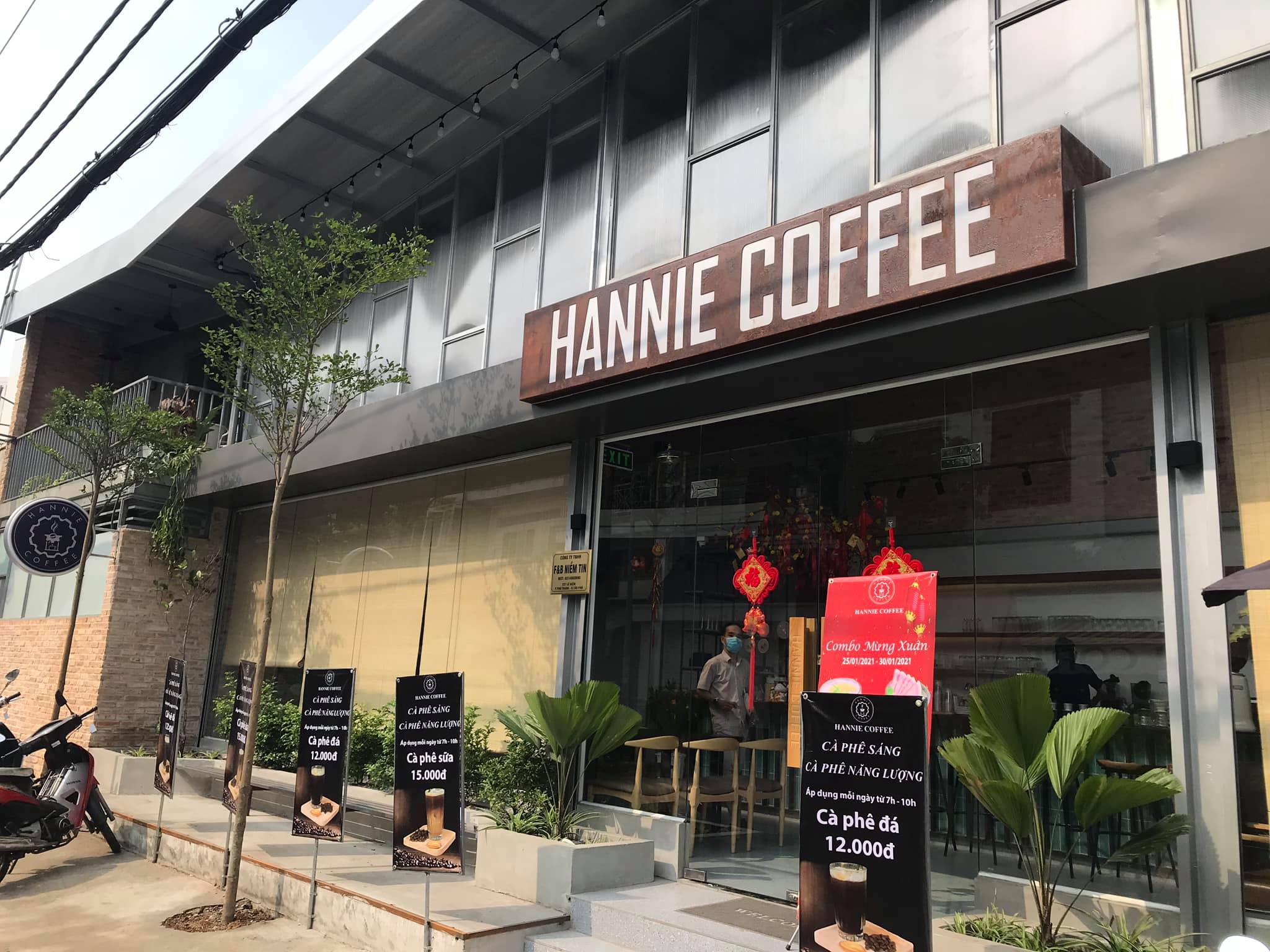 Hannie Coffee sở hữu không gian xanh mát và wifi tốc độ cao (Nguồn: Internet) Hannie Coffee sở hữu không gian xanh mát và wifi tốc độ cao (Nguồn: Internet)