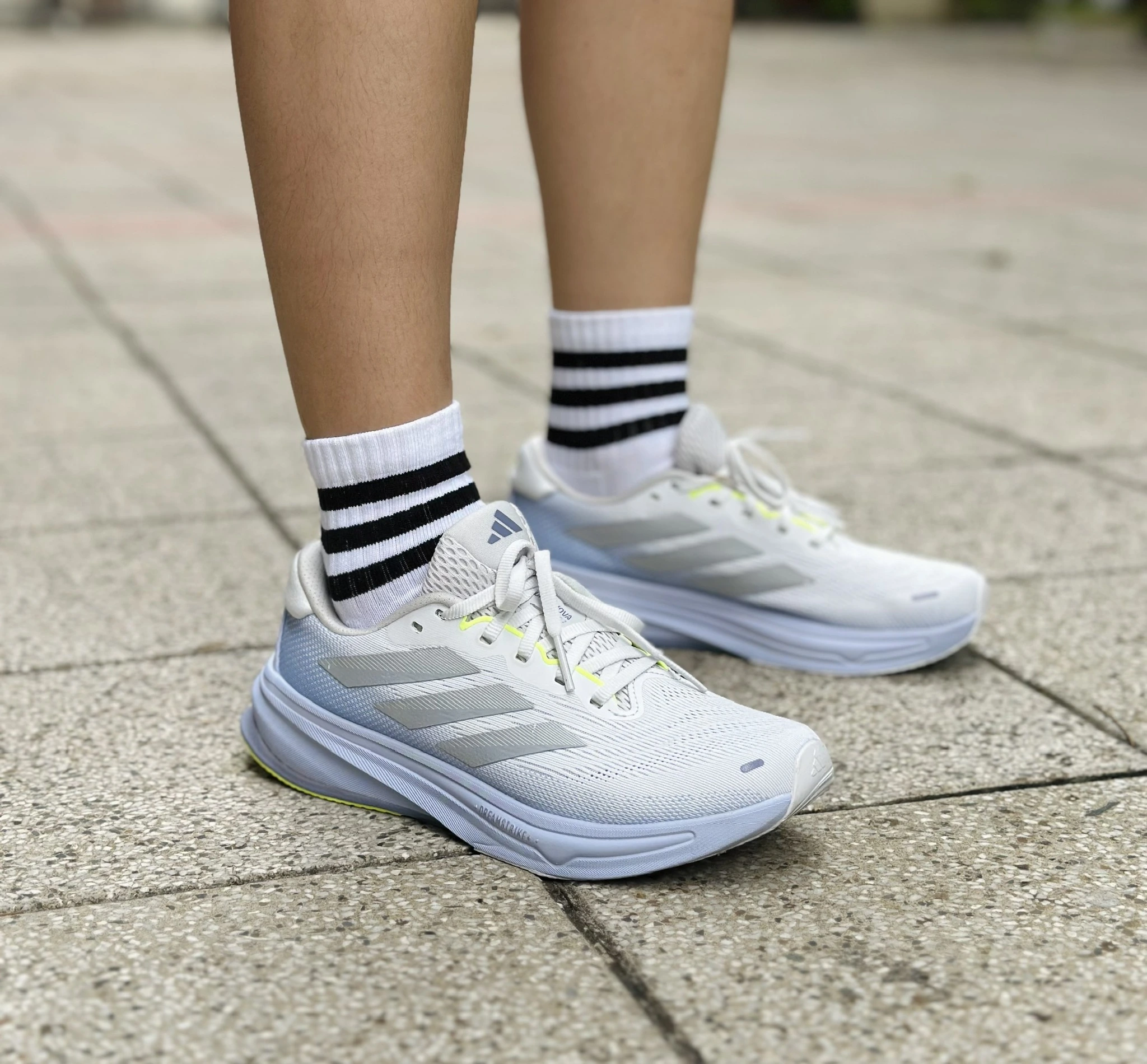 Các mẫu giày tại Colorbox có thiết kế vô cùng trẻ trung (Nguồn: Internet)