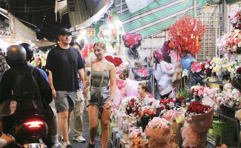 Chợ hoa Hồ Thị Kỷ mang vẻ đẹp mộc mạc và rực rỡ sắc màu (Nguồn: Internet)