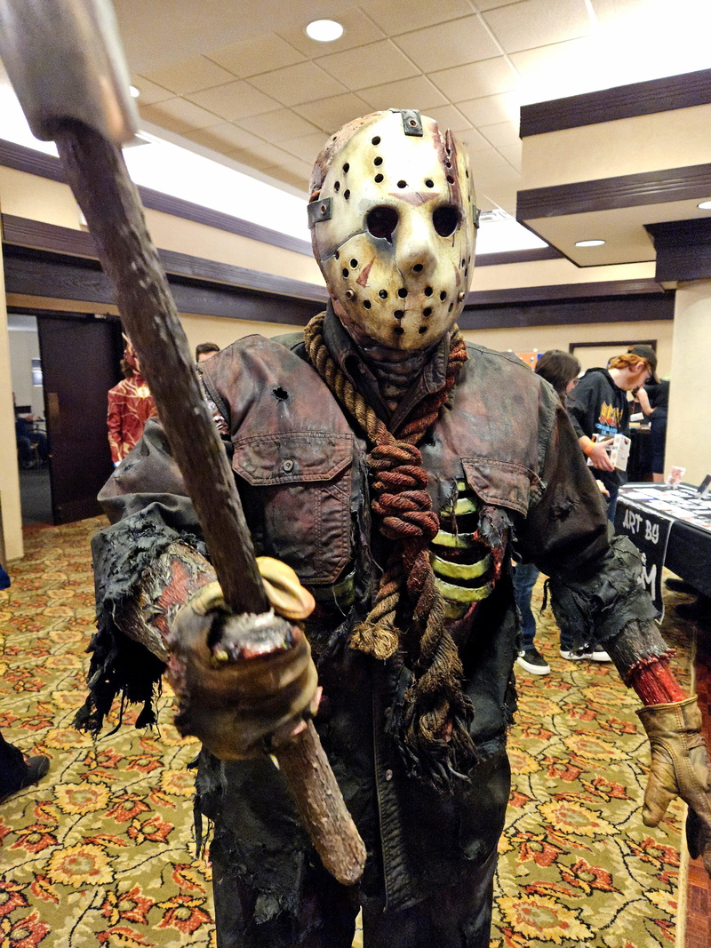 Sát nhân Jason Voorhees nổi bật với chiếc mặt nạ môn khúc côn cầu quen thuộc. (Nguồn: Internet)