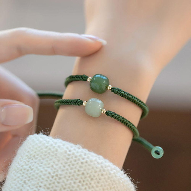 Bạn hoàn toàn có thể linh hoạt trong việc đeo vòng phong thủy (Nguồn: Internet)