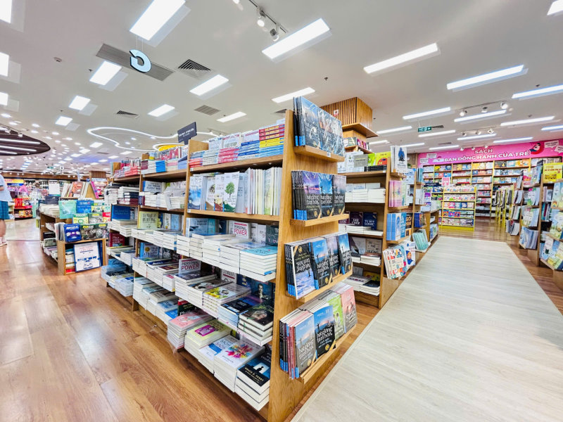 Thiên đường tri thức Fahasa với nhiều đầu sách và truyện hấp dẫn (Nguồn: Internet)