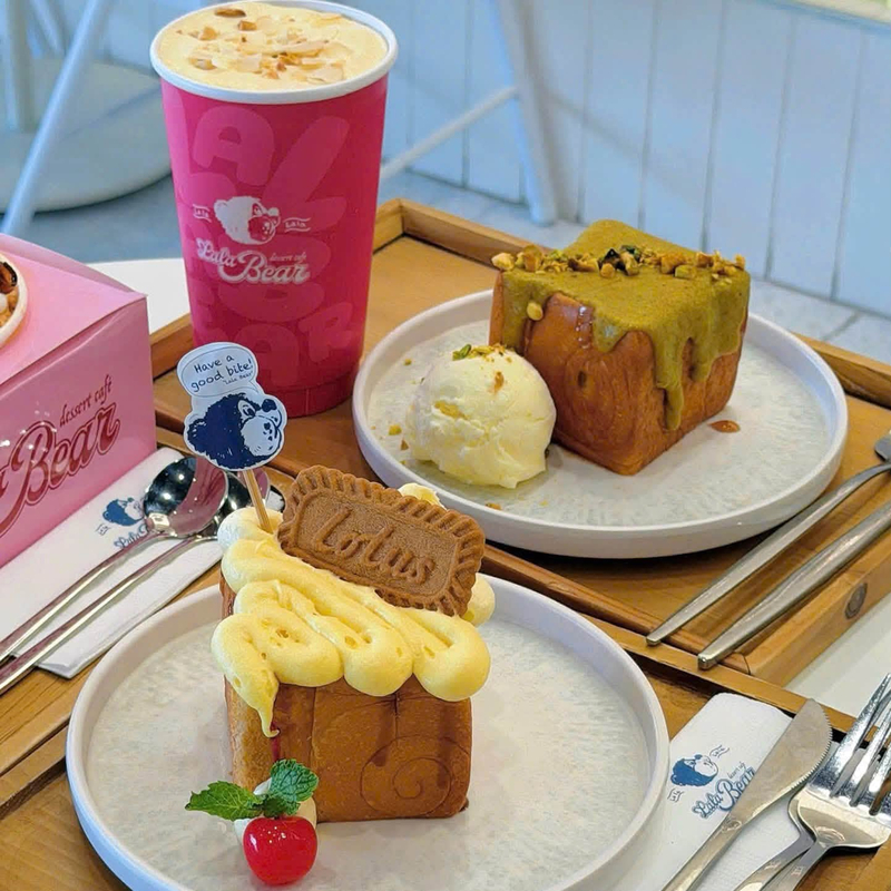 Lala Bear phục vụ nhiều loại bánh ngọt như croissant, brownie và cheesecake để thưởng thức cùng cà phê hoặc trà (Nguồn: Internet)