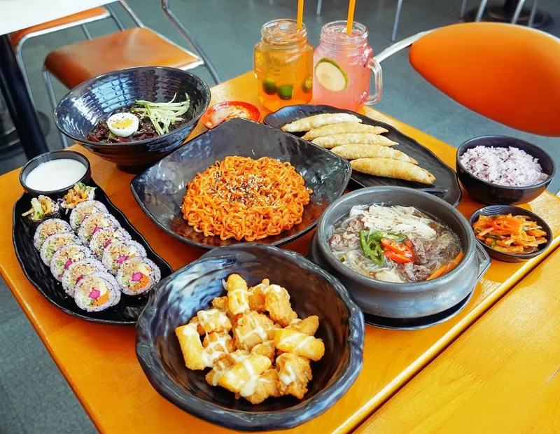 Complimentary kimchi banchan and hot soup are an attraction for diners at Hanuri. (Source: Internet)