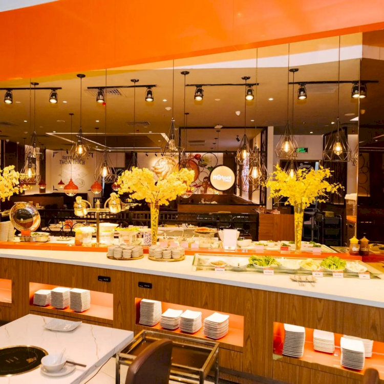 Hotpot Story là nơi tinh hoa lẩu từ nhiều quốc gia châu Á, từ Thái, Nhật, Hàn, Trung Quốc cùng quầy buffet line đa dạng Hotpot Story là nơi tinh hoa lẩu từ nhiều quốc gia châu Á, từ Thái, Nhật, Hàn, Trung Quốc cùng quầy buffet line đa dạng