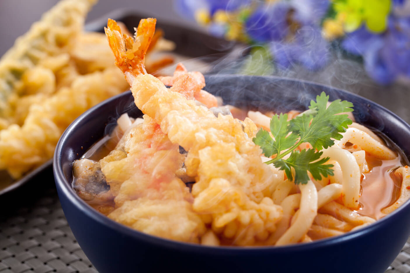 Bát mì Udon kết hợp cùng Tempura giòn rụm (Nguồn: Internet) Bát mì Udon kết hợp cùng Tempura giòn rụm (Nguồn: Internet)