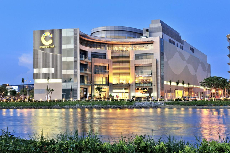 Không gian mua sắm hiện đại tại Crescent Mall kết hợp nhiều hoạt động vui chơi, ẩm thực và giải trí dành cho gia đình. (Nguồn: Internet)