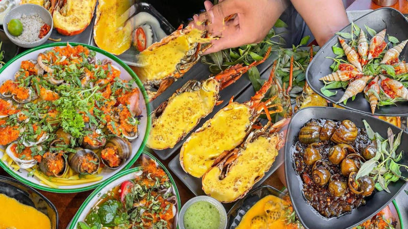 Thưởng thức hải sản siêu hấp dẫn tại Phố ốc Vĩnh Khánh (Nguồn: Internet) Thưởng thức hải sản siêu hấp dẫn tại Phố ốc Vĩnh Khánh (Nguồn: Internet)