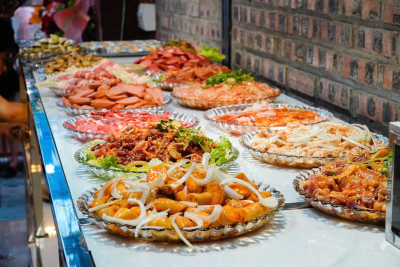 Buffet Bếp Nhà Ú hấp dẫn thực khách bởi thực đơn đa dạng (Nguồn: Internet)