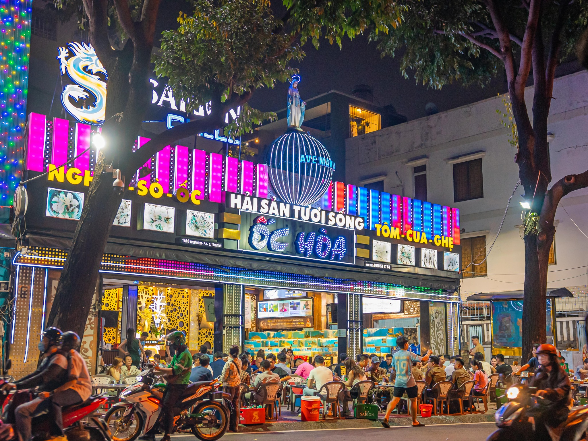 Tận hưởng gió trời và ốc ngon tại Ốc Hòa ven kênh Trường Sa (Nguồn: Internet)