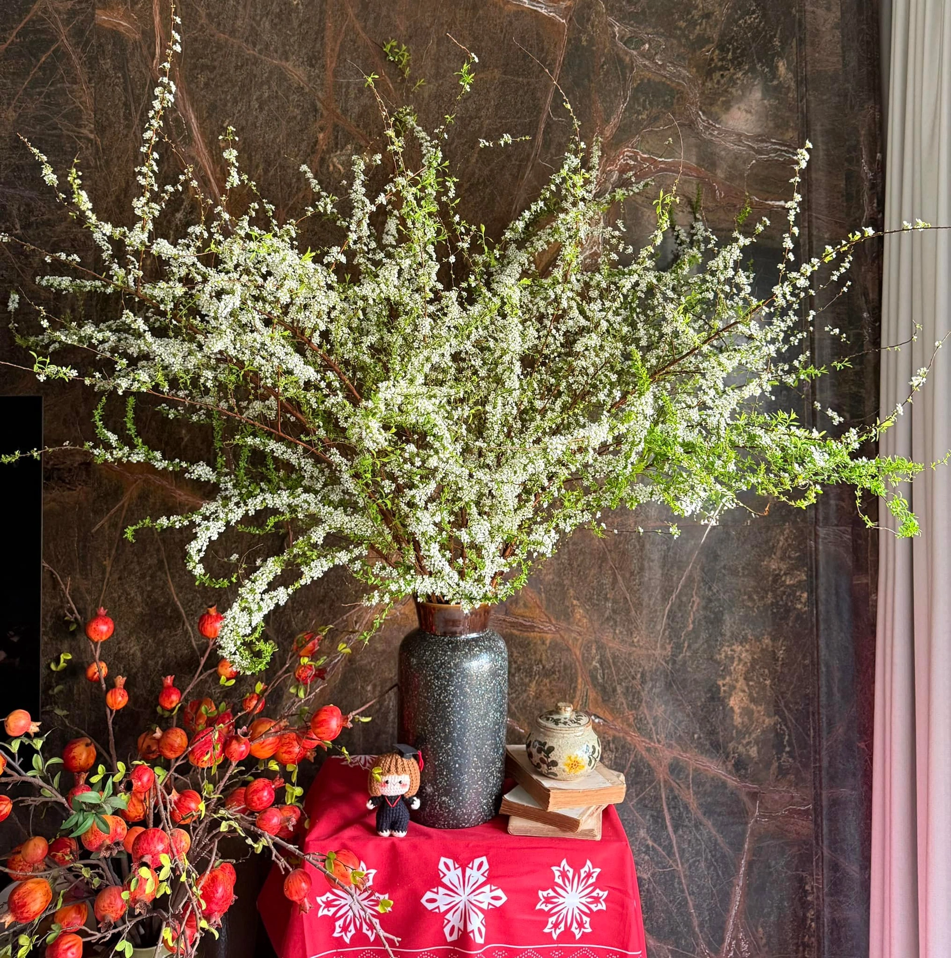 Trưng hoa ngày Tết để làm đẹp không gian và cầu chúc may mắn (Nguồn: Internet) Trưng hoa ngày Tết để làm đẹp không gian và cầu chúc may mắn (Nguồn: Internet)