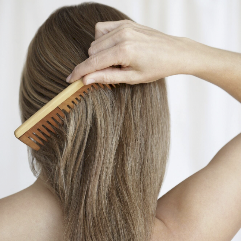 Gội đầu 2 - 3 lần mỗi tuần để giữ mái tóc sạch khỏe (Nguồn: Internet) Gội đầu 2 - 3 lần mỗi tuần để giữ mái tóc sạch khỏe (Nguồn: Internet)