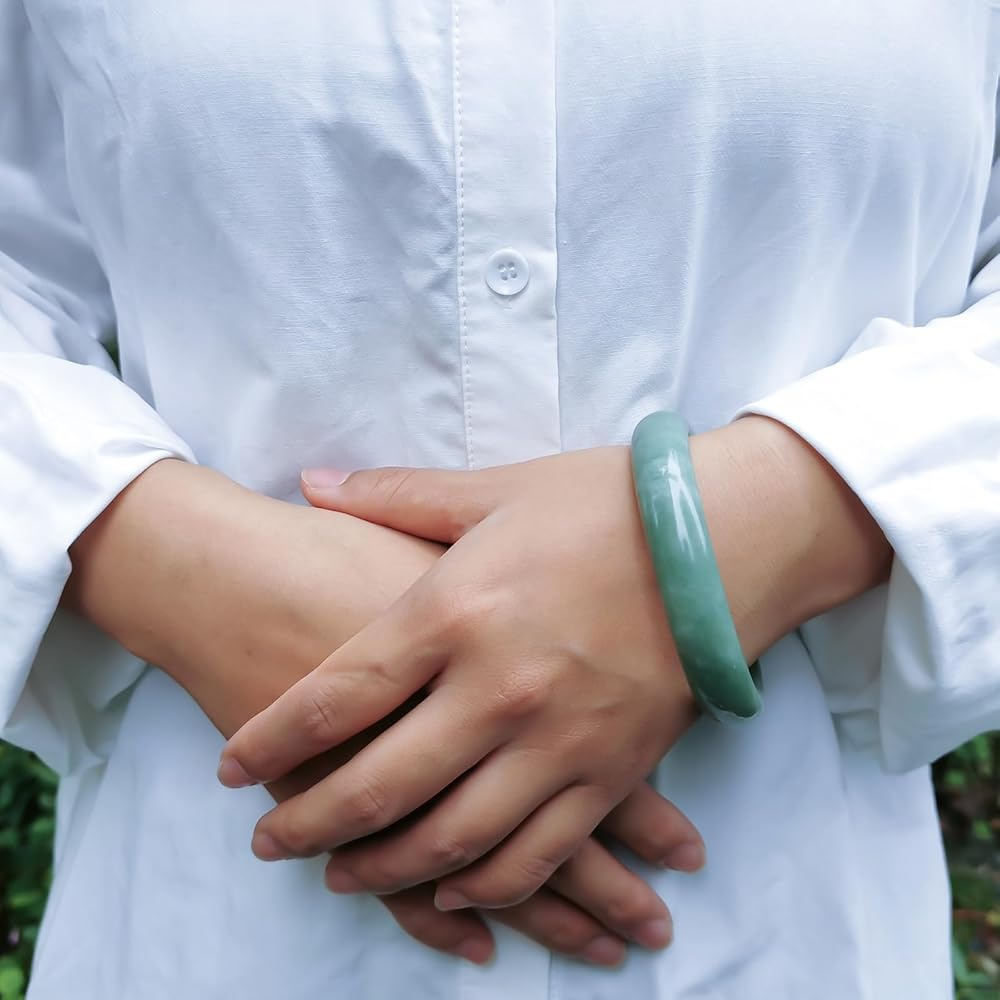 Đeo vòng phong thủy tai phải (Nguồn: Internet)