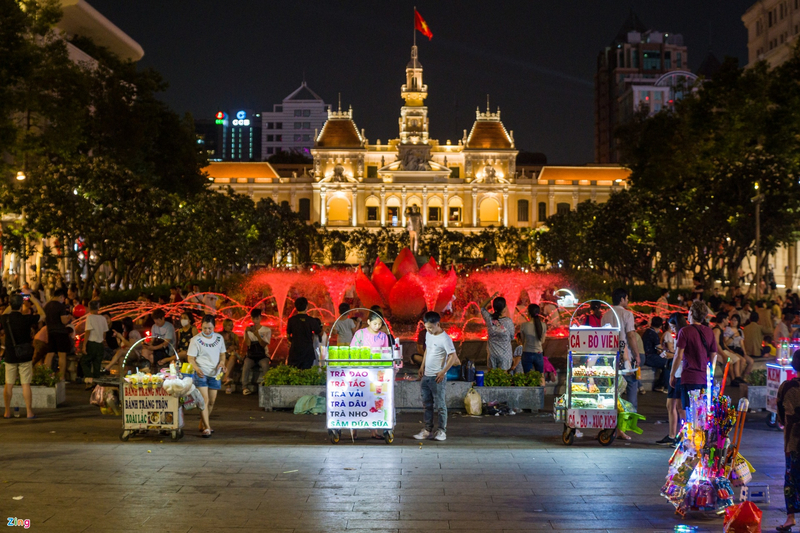 Phố đi bộ Nguyễn Huệ là điểm hẹn dạo phố và chụp ảnh giữa trung tâm TP.HCM. (Nguồn: Internet)