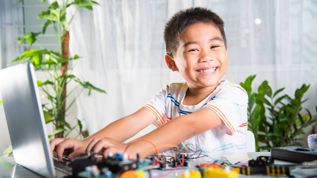 Mong cầu một cuộc sống đủ đầy và tài lộc dồi dào cho cả con và gia đình trong tương lai. (Nguồn: Internet) Mong cầu một cuộc sống đủ đầy và tài lộc dồi dào cho cả con và gia đình trong tương lai. (Nguồn: Internet)