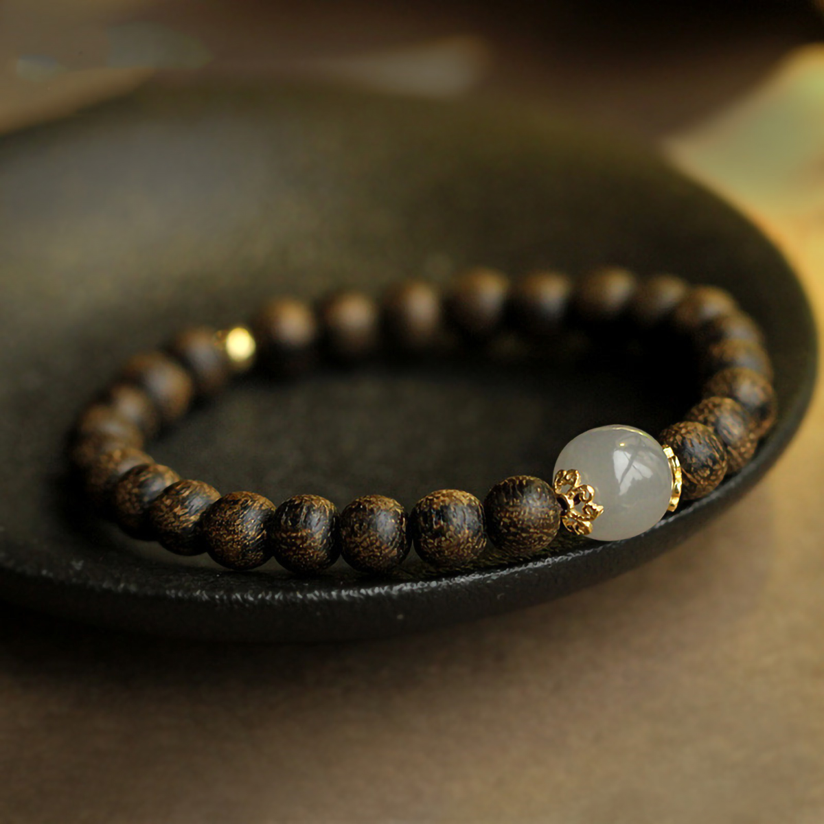 Phái nữ nên đeo số hạt 17 hoặc 21 mang ý nghĩa "Sinh" tốt nhất (Nguồn: Internet)