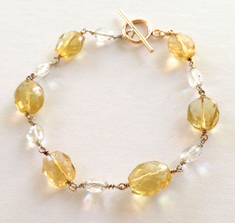 Vòng thạch anh vàng (Nguồn: Internet) Vòng thạch anh vàng (Nguồn: Internet)