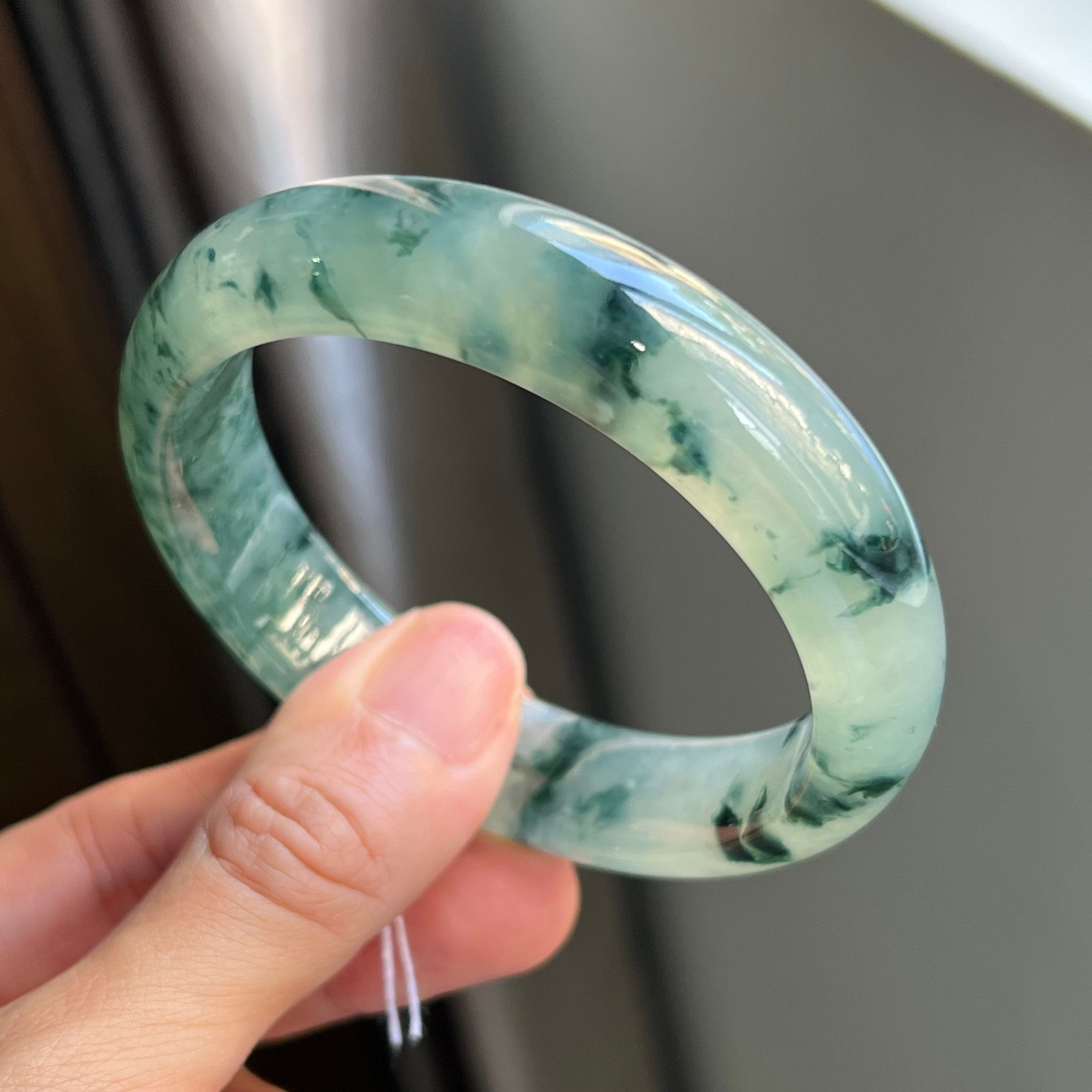 Bạn không nên đeo vòng ở cả hai tay cùng lúc (Nguồn: Internet) Bạn không nên đeo vòng ở cả hai tay cùng lúc (Nguồn: Internet)