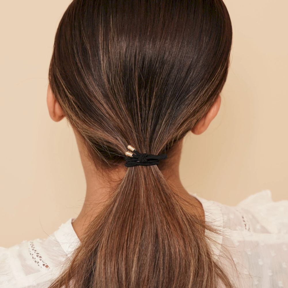 Buộc tóc vừa phải và không quá chặt để tránh gây áp lực cho tóc (Nguồn: Internet) Buộc tóc vừa phải và không quá chặt để tránh gây áp lực cho tóc (Nguồn: Internet)