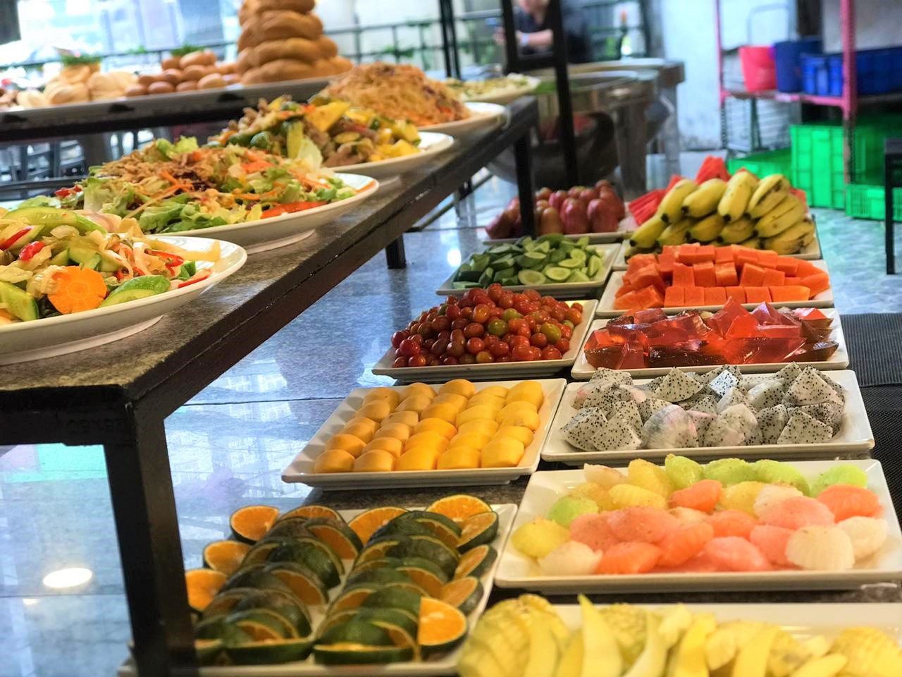 Quầy line “full topping” tại Buffet Chú Tèo (Nguồn: Internet) Quầy line “full topping” tại Buffet Chú Tèo (Nguồn: Internet)