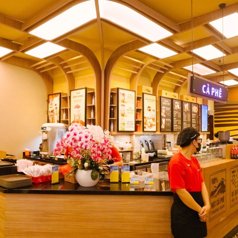 Highlands Coffee là quán trà sữa và cà phê nổi tiếng trong AEON MALL Tân Phú Celadon (Nguồn: Internet)