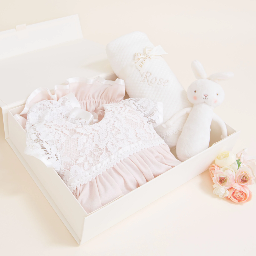 Quần áo là món quà Giáng sinh ý nghĩa dành cho bé (Nguồn: Internet) Quần áo là món quà Giáng sinh ý nghĩa dành cho bé (Nguồn: Internet)