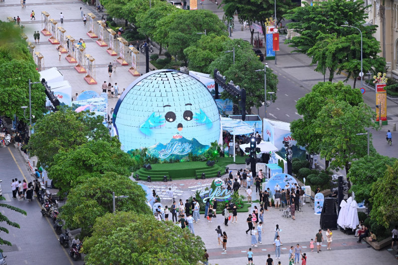 Phố đi bộ Nguyễn Huệ nhộn nhịp và thường diễn ra nhiều sự kiện lớn (Nguồn: Internet) Phố đi bộ Nguyễn Huệ nhộn nhịp và thường diễn ra nhiều sự kiện lớn (Nguồn: Internet)
