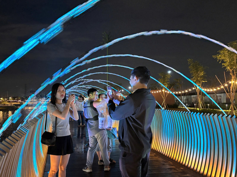 Cầu Ánh Sao lung linh về đêm (Nguồn: Internet) Cầu Ánh Sao lung linh về đêm (Nguồn: Internet)