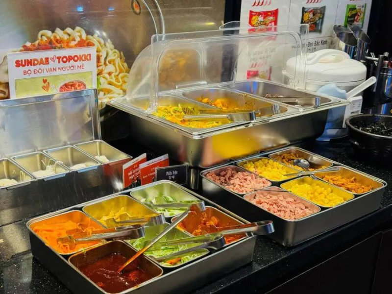 Thực khách có thể thoải mái lựa chọn món thả lẩu yêu thích Thực khách có thể thoải mái lựa chọn món thả lẩu yêu thích