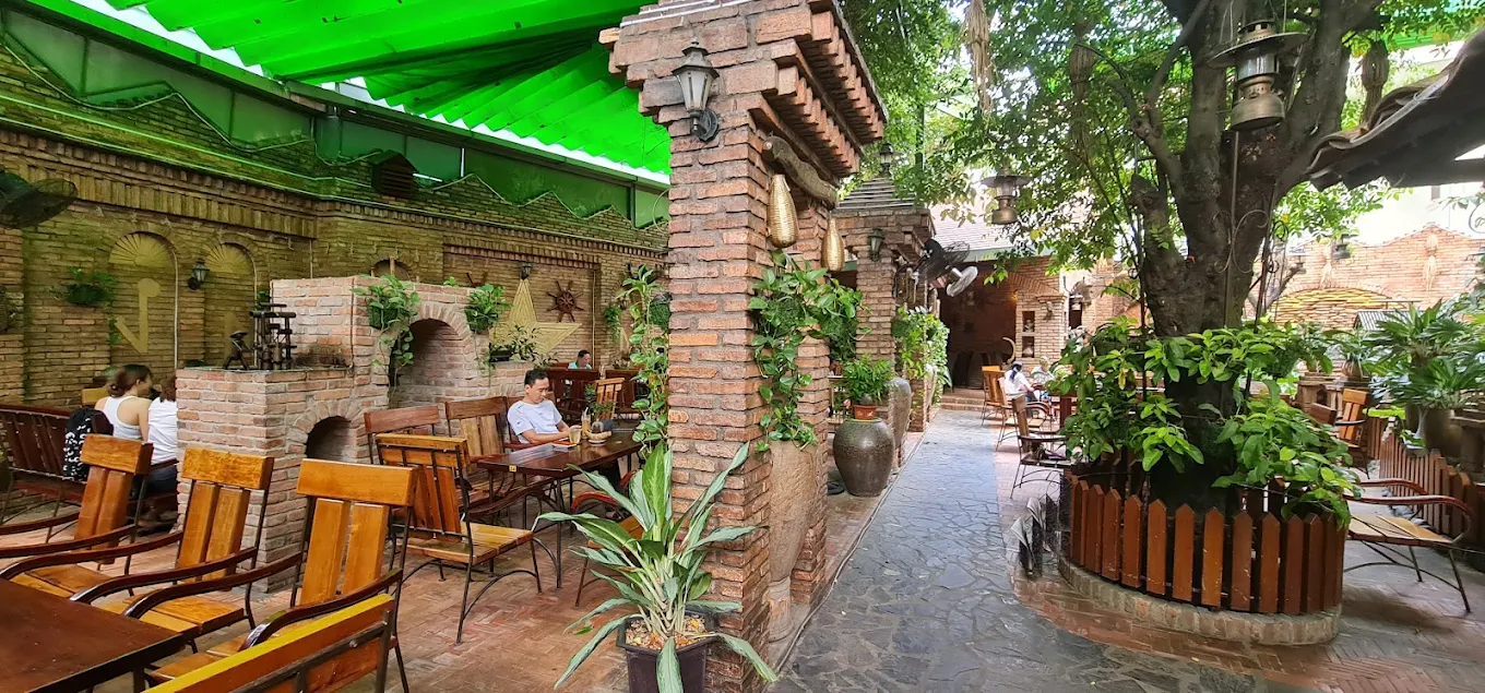 Không gian Old Road Coffee đưa bạn trở về với những ký ức xưa cũ (Nguồn: Internet)