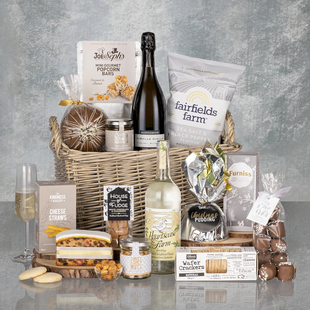 Chọn giỏ quà tặng sang trọng dành tặng cho gia đình nhân dịp Noel (Nguồn: Internet)