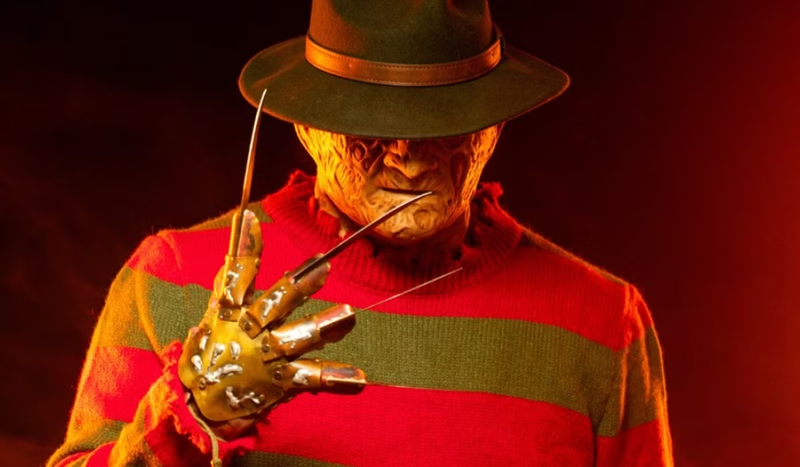 Quỷ mộng Freddy Krueger nổi bật với chiếc găng tay lưỡi dao móng vuốt cá tính. (Nguồn: Internet)