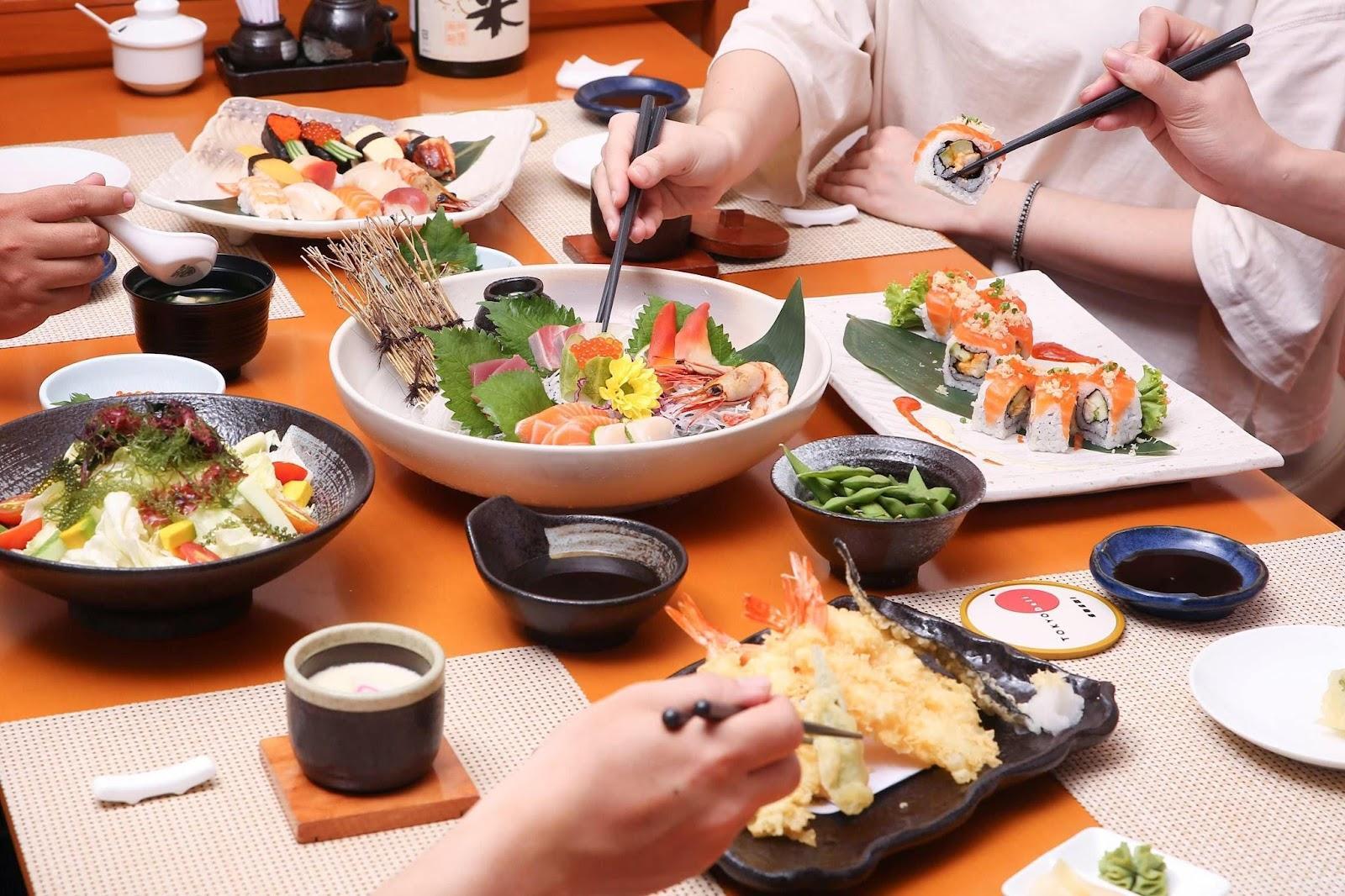 Tokyo Deli cung cấp thực đơn đa dạng và hương vị ổn định (Nguồn: Internet)