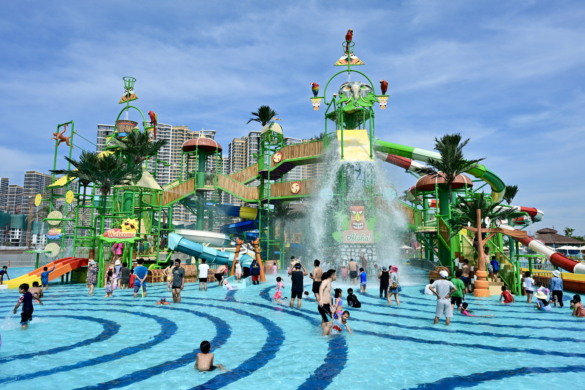 Công viên nước VinWonders Grand Park với phong cách thiết kế rực rỡ (Nguồn: Internet)